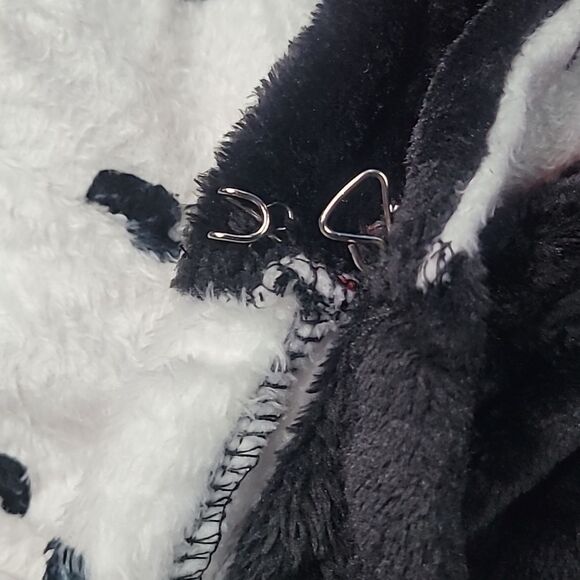 Cruella Devil Hooded 100 Dalmatians Cloak - Picture 6 of 14